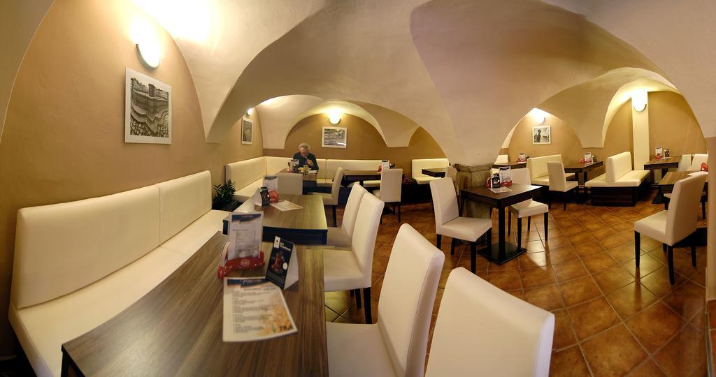 Fontana Pizzeria - Pension Ceske Budejovice Exterior photo